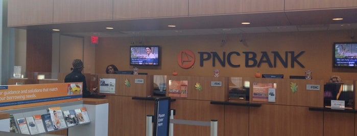 PNC Bank is one of Locais curtidos por Joseph.