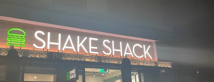 Shake Shack is one of Locais curtidos por Kimmie.