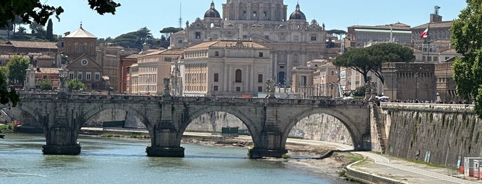 Ponte Umberto I is one of Rom / Italien.