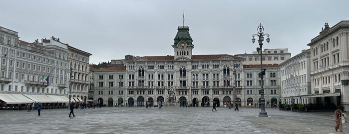 Piazza Unità d'Italia is one of Tempat yang Disukai Bea.