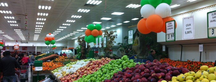 Erülkü Süpermarket is one of Posti che sono piaciuti a Bego.