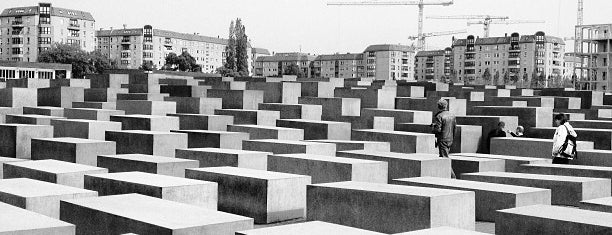 Monumento a los judíos de Europa asesinados is one of Guten tag, Berlin!.