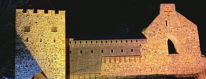 Siguldas Viduslaiku pilsdrupas | Sigulda Medieval Castle ruins is one of Nihat 님이 좋아한 장소.
