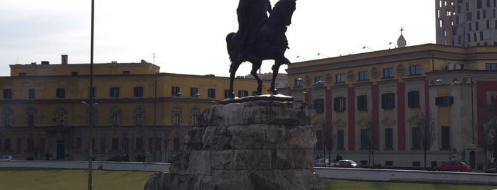 Piazza Giorgio Castriota Scanderbeg is one of Tiran.