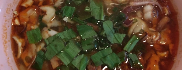Kkaolli pochana is one of Itaewon food.