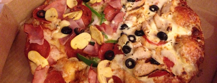 Domino's Pizza is one of Onde comer: Pizzas em Fortaleza.