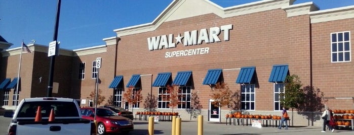 Walmart Supercenter is one of สถานที่ที่ Antonio ถูกใจ.