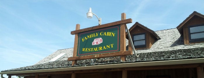 The Family Cabin Restaurant is one of Lieux sauvegardés par Phil.