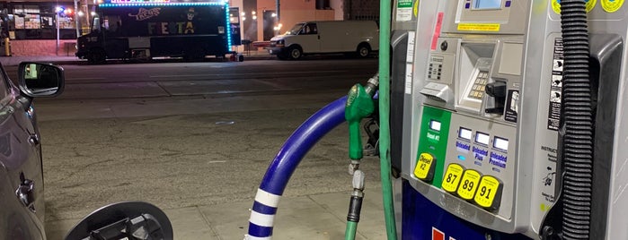 USA Gasoline is one of Lugares favoritos de Kevin.