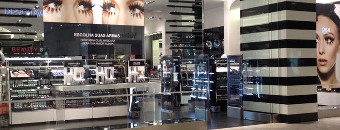 Sephora is one of Lugares favoritos de Denise.