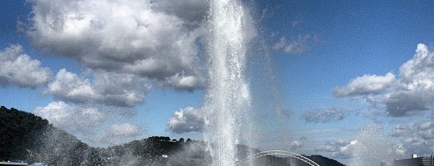Point State Park Fountain is one of Jonathanさんのお気に入りスポット.