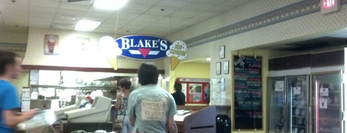Blake's Restaurant & Creamery is one of Locais curtidos por Steph.