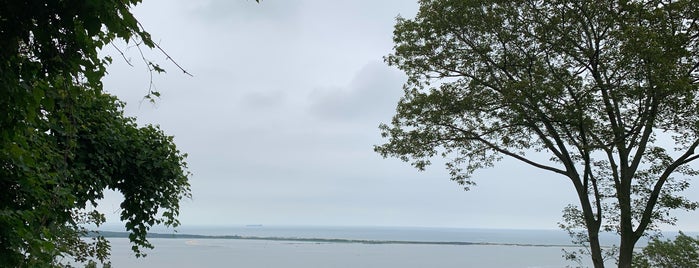 Overlooking Highlands is one of Denise D.'ın Beğendiği Mekanlar.