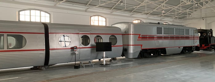 Museu del Ferrocarril de Vilanova i la Geltrú is one of Tempat yang Disimpan Андрей.