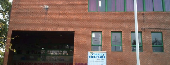 Colegio Alcantara Cordillera is one of Lieux qui ont plu à Jonathan.