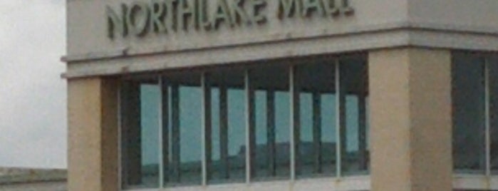 Northlake Mall is one of Lugares favoritos de Amari.