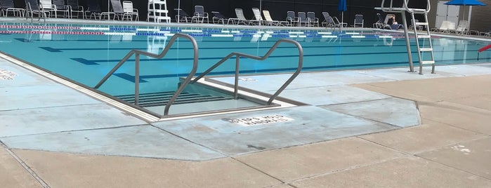 Mountainside Park Pool is one of Tender Roni's Saved Places.