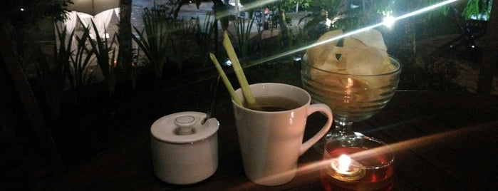 Melcosh Merapi Lounge And Coffee Shop is one of Nongkrong di jogja.