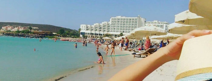 Alaçatı Beach Resort is one of Orte, die Yeliz Ş. gefallen.