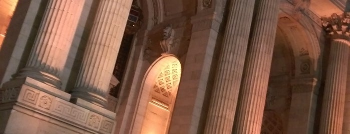 New York Public Library for the Performing Arts (LPA) is one of Lieux qui ont plu à Yeliz Ş..