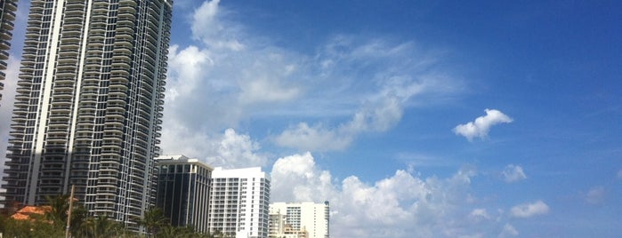 Miami Beach at 4747 Collins is one of Tempat yang Disukai Jacobo.