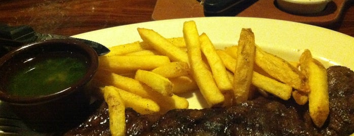 Outback Steakhouse is one of Lieux qui ont plu à Kali.