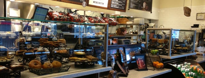Corner Bakery Cafe is one of สถานที่ที่บันทึกไว้ของ Tarif.