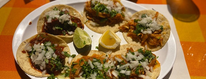 Los Alamos Market y Cocina is one of Mexican.