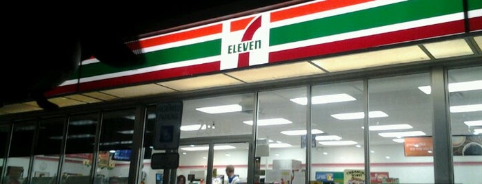7-Eleven is one of Deborah'ın Beğendiği Mekanlar.