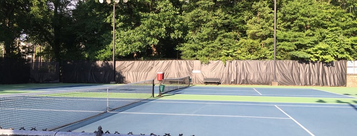 Tennis Courts at Athletic Club North East is one of Chester'in Beğendiği Mekanlar.