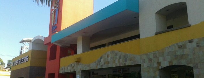 Centro Comercial El faro is one of สถานที่ที่ FabiOla ถูกใจ.
