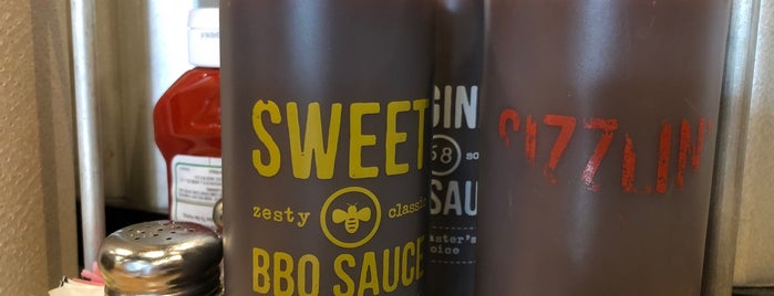 Sonny's BBQ is one of Kelli : понравившиеся места.