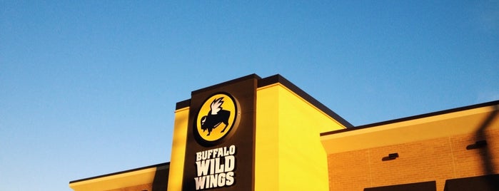 Buffalo Wild Wings is one of Locais curtidos por Julie.