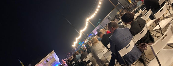 Eden Rooftop & Bar is one of надо побывать.