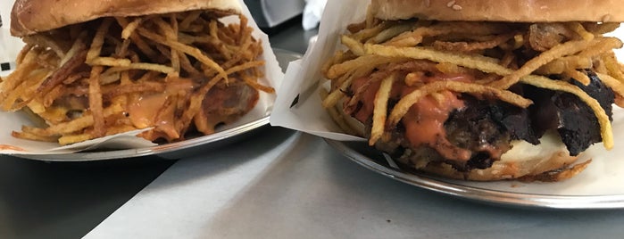 Dobby's Burger Place is one of Posti che sono piaciuti a Zafer.