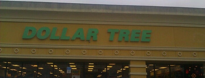 Dollar Tree is one of สถานที่ที่ Robin ถูกใจ.