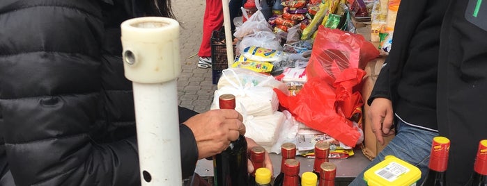 Chinese Food Mini Market is one of Tempat yang Disukai Ivana.