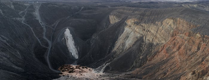 Ubehebe Crater is one of Süd-Kalifornien / USA.
