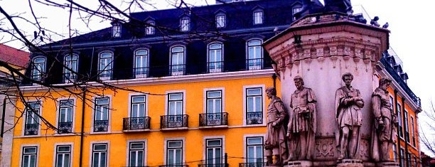 Praça Luís de Camões is one of Lisbon 🇵🇹.
