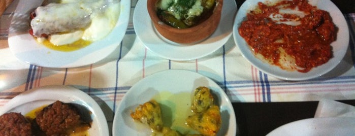 Lal Girit Mutfağı is one of Yemek yenecek mekanlar.