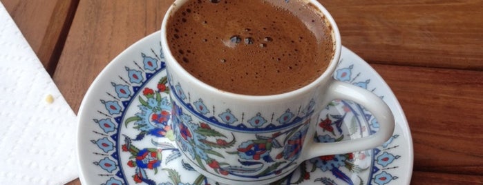 Midday Cafe is one of Gözde 님이 저장한 장소.