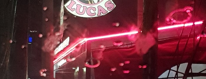 Hamburguesas Lucas is one of สถานที่ที่ Abraham ถูกใจ.