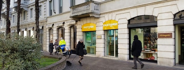 FASTWEB Store is one of สถานที่ที่ Atti ถูกใจ.