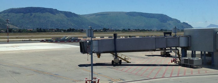Palermo Airport (PMO) is one of Aéroports.