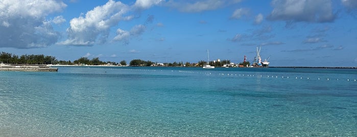 Junkanoo Beach is one of Bahama Mama.