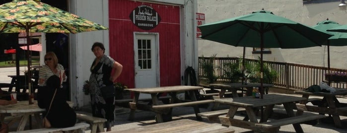Andy Nelson's Barbecue Restaurant & Catering is one of Lugares guardados de Zach.