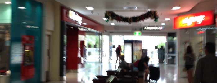 Indooroopilly Shopping Centre Food Court is one of Lugares favoritos de João.