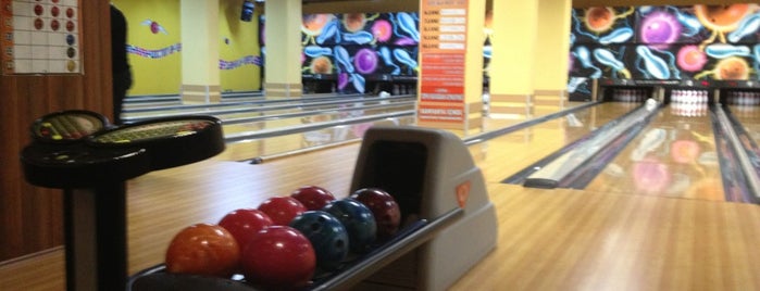 Carousel Bowling is one of Lugares favoritos de Berk.
