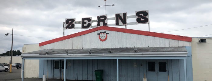 Zerns Farmers Market is one of Store's.