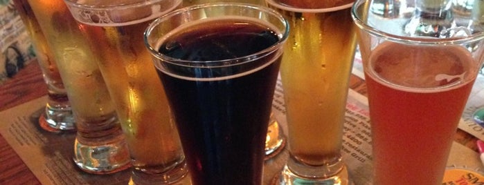Smoky Mountain Brewery is one of Tempat yang Disukai Thomas.